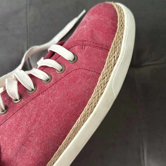 Never worn Vionic sneakers - Picture 3 of 7